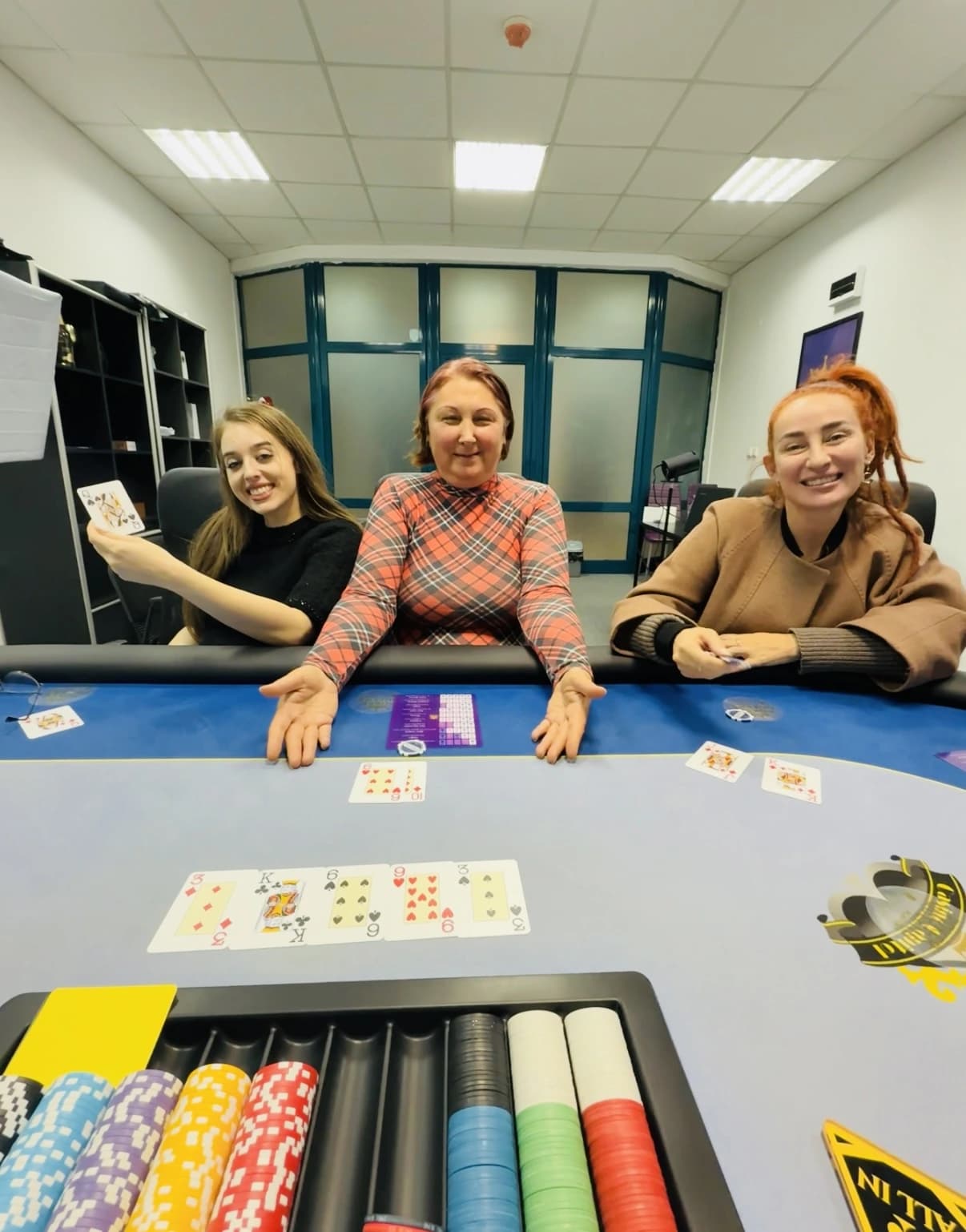 Poker Queens Academy - Галерия снимка 8