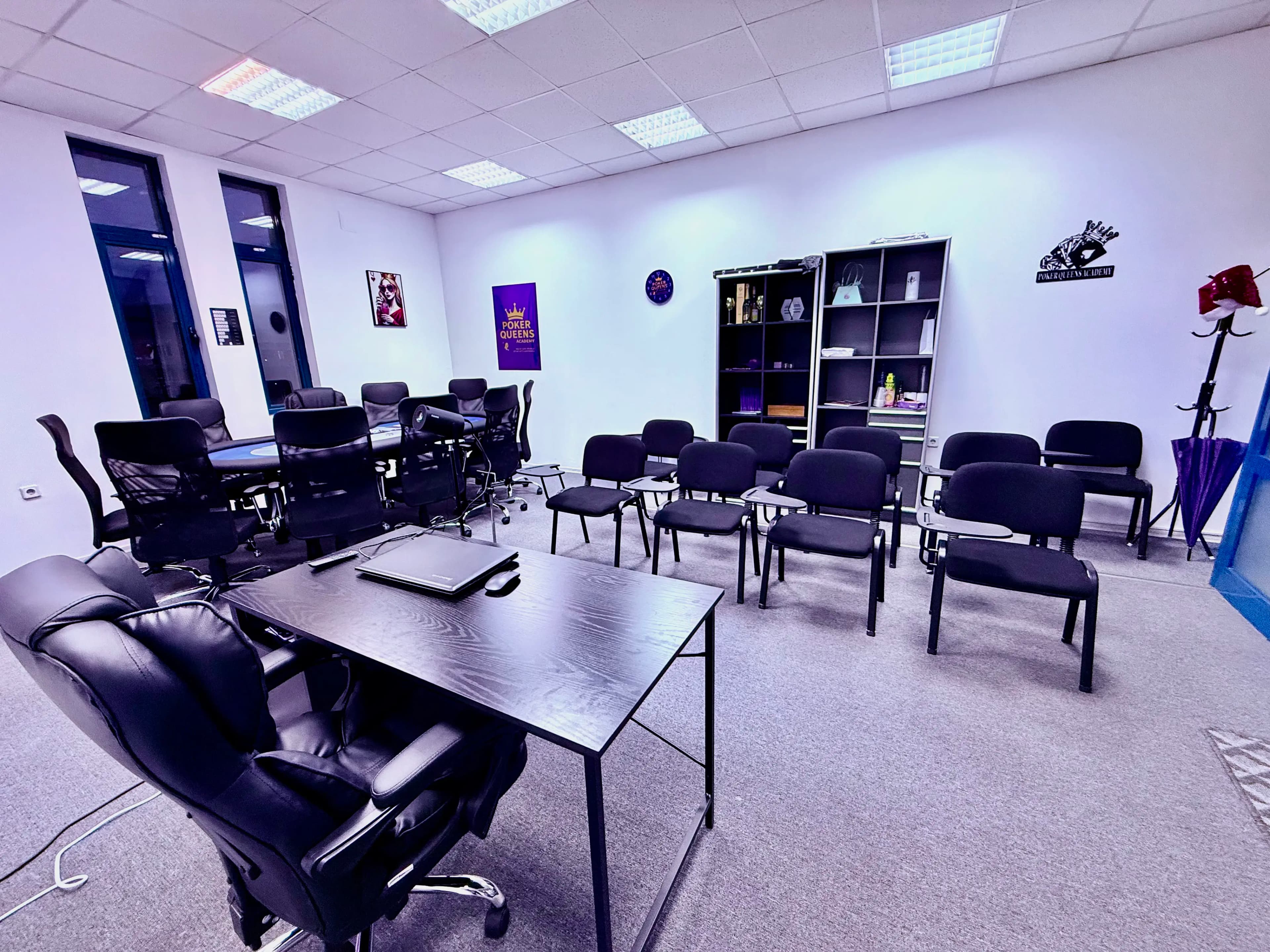 Poker Queens Academy - Галерия снимка 25